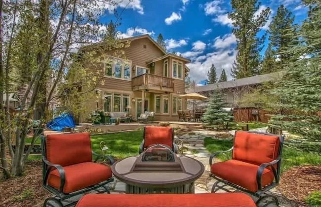 Stunning Forest Retreat - Walk to Upper Truckee River! - Foto 1