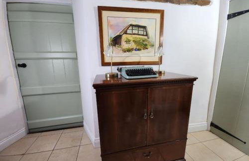 Swan Cottage 2-Bedroom-Netflix-Parking-Nature-Canal - Photo 65