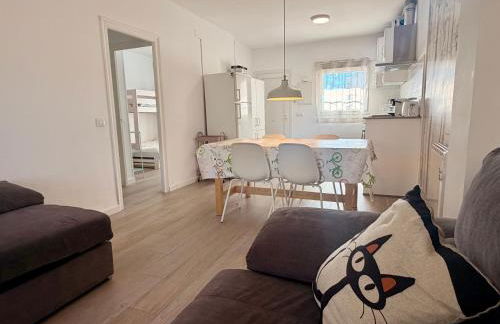 Charming & renovated apt stone throw to the sea - Foto 2