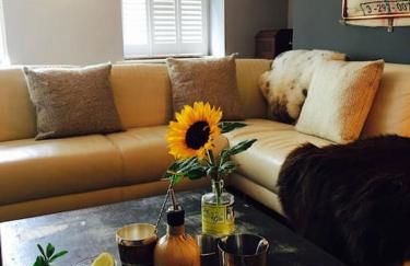 No. 5 @ Ginhaus - Photo 1