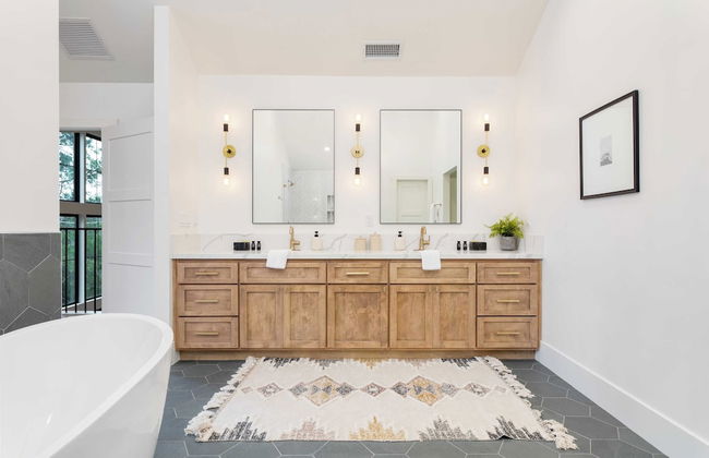 Luxury Retreat, 5mins to the Lake Game Room + Fire Pit Howlite by Avantstay - Foto 11