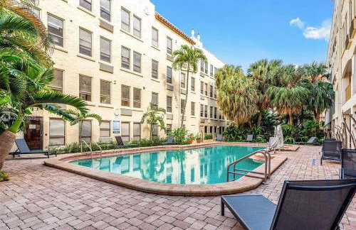 King Bed Mermaid suite - heart of Palm Beach, free parking included - Photo 10