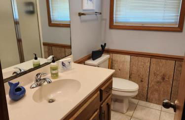 Spacious Beach House Steps to Sand - Foto 9