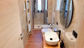 Caldo bilocale con metro sotto casa - Foto 3