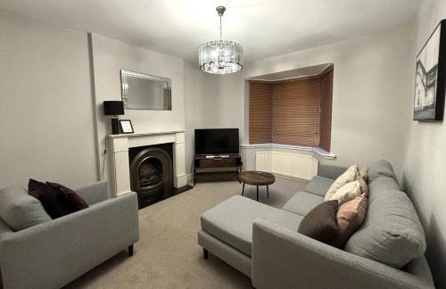 Large Home near Edgbaston Stadium, UOB & QE hospital sleeps 6 - Foto 6