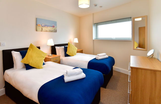 Meridian Quay Apartments - Photo 6