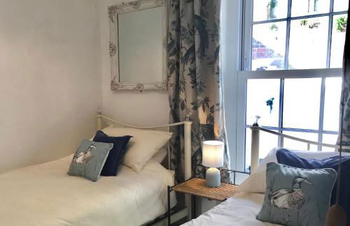 "FISHERMAN'S" Seconds from the Harbour & town centre with unlimited free parking nearby - Photo 28