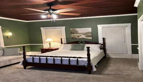 Classic Lakeside Estate Stay with Cozy Living Spaces & Outdoor Adventures in Kuttawa, Kentucky - Foto 2