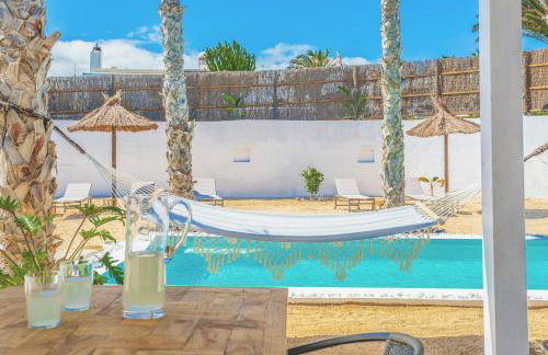 Boutique Beach Villa by Lanzarote Retreats - Private Pool - 1 min walk to Sea Pool - Photo 43