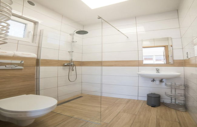 Spacious 3-room Apartment, Summer Pool - Photo 9