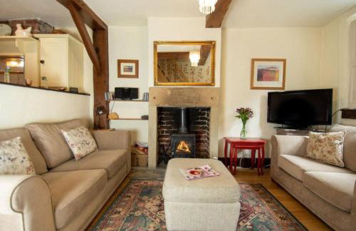 Characterful 2 bed cottage in excellent location - Photo 1
