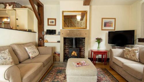 Characterful 2 bed cottage in excellent location - Foto 1