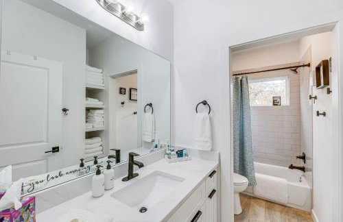 Pet-Friendly Lake LBJ Retreat with Deck and Hot Tub! - Foto 18