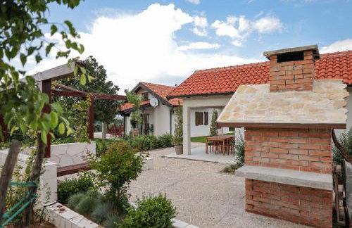 Villa Ena with Pool & Jacuzzi - Photo 23