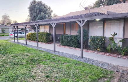 Centrally Located, 4x Queen, 300 MBPS Internet with Backyard! - Foto 26