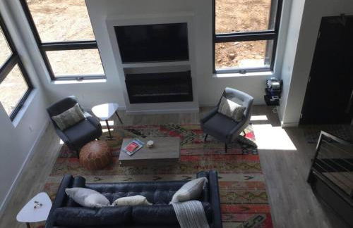 Silver Fox modern new luxury home next to ohv rd - Foto 10