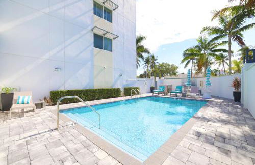 Boca Coastal Stay 2BR 2BA with Pool and Balcony - Foto 26