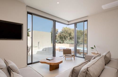 Amalthia Villa, Heated Pool & Walk to the Beach, By ThinkVilla - Photo 25