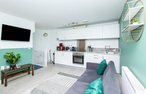 Carnforth 91 by Alt-Stay - 2 Bed En Suite Home - Parking, WiFi & King Bed - Contractors & Relocations - Weekly & Monthly Rates - Foto 5