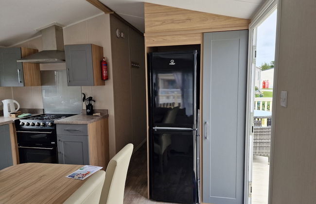 Welcoming 3 Bedroom Caravan 2 Min Walk to Beach - Foto 7