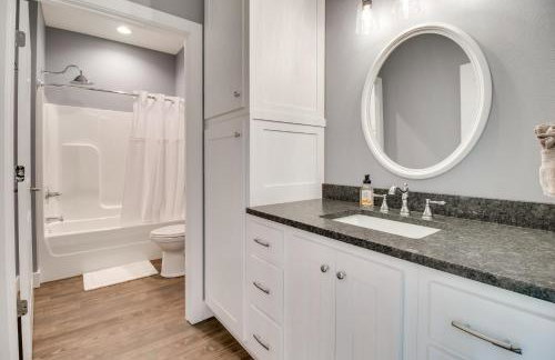 Riverfront Salesville Cabin Rental with Shared Dock! - Foto 19