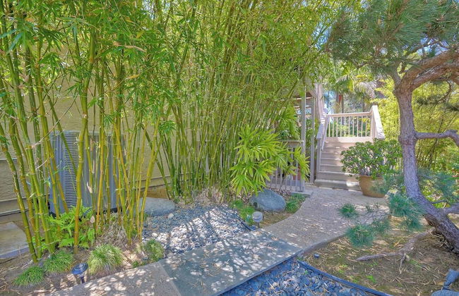 Serene Coastal Home Sleeps 8 1 Mile From Beach! - Foto 30