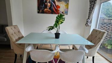 4 Bed in the heart of Hartford - Foto 3