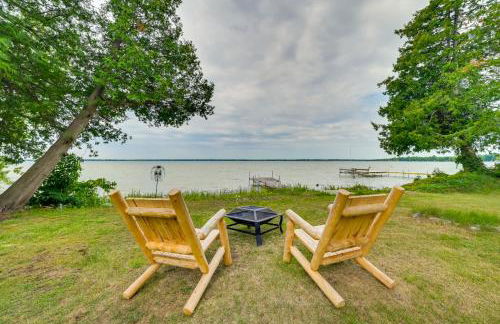 Lakefront Michigan Abode with Deck and Fire Pit! - Foto 1