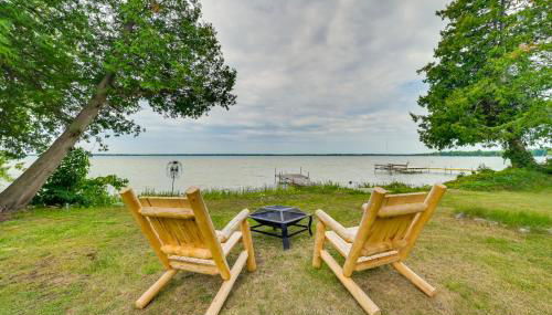 Lakefront Michigan Abode with Deck and Fire Pit! - Foto 1