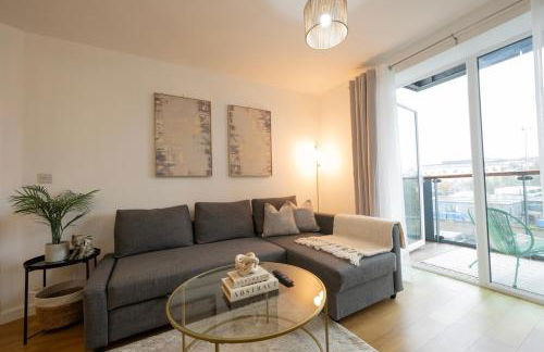 Modern 1BR Apt - Sleeps 4 - Parking - Balcony - Foto 2
