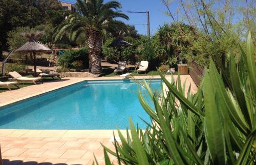Villa A Scopa à Lumio en Corse avec piscine chauffée, vue mer panoramique, climatisation, jardin arboré de 3000m2, 10 pers, 5 Chb, 4 Sdb - Foto 4