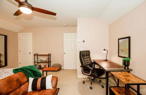 1 Mi to Dtwn Black Mountain Home with Patio and Yard - Foto 16