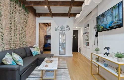 Chic Penthouse with bus stop at doorstep - 15 Minutes to NYC - Foto 6