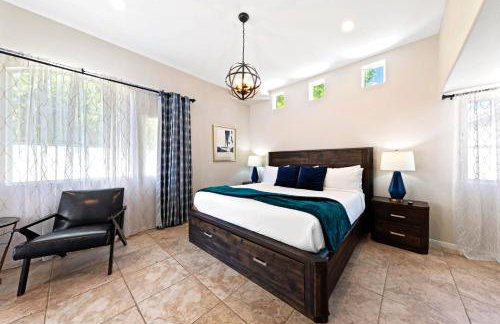 Ultimate Vacation: A Luxurious Oasis with a Pool! - Foto 28