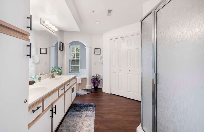 Lake Hideaway Waterfront Condo w/ Resort Perks! - Photo 16