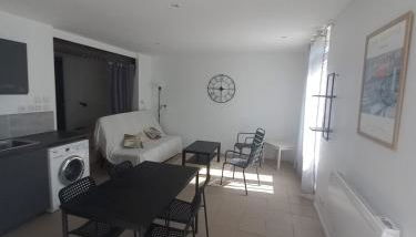 Large studio near medieval city - Photo 2