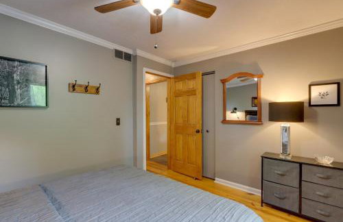 Blue Ridge Getaway with Hot Tub and Seasonal View! - Foto 16