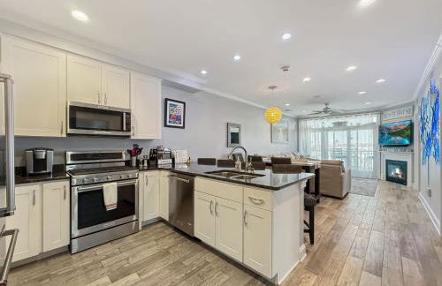 Luxurious Penthouse, King beds. Dog & ADA Friendly - Photo 7