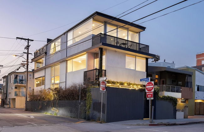 Venice View by Avantstay Walk to Venice Beach Rooftop, Ice Bath, Luxe Design - Photo 40