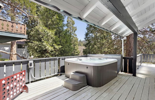 The Matterhorn Manor by Avantstay Harry Potter Inspired A-frame Home w/ Hot Tub & Views - Foto 31