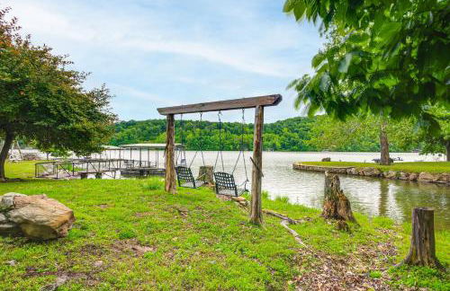 Hike, Swim and Fish Lakefront Cabin in Roach! - Foto 24