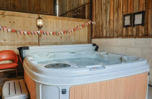 Court House Farmhouse - Photo 47