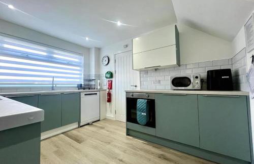 Dunmuir House 4 Bedroom 2 bathroom House & Garden in Denny - Photo 13