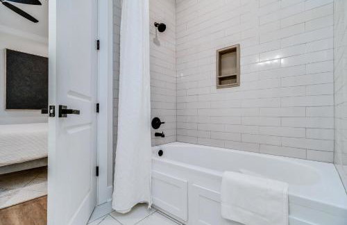 Brand New Designer Townhome in the Middle of Town - Foto 11