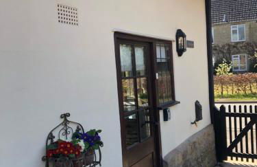 Cotswold Thatched Cottage - Photo 2