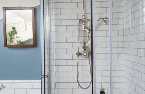 Master Shipwrights House - Great Location - Free WiFi & Parking - Fireplace - Photo 47