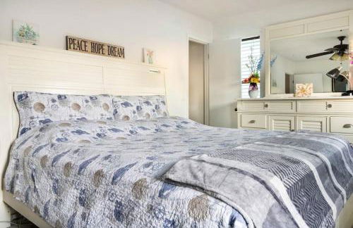 OceanView Oasis - Relax with Hot Tub, Breakfast, Fire Pit & Putting Green! - Foto 29