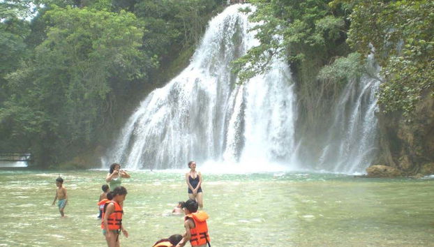 Un bagno rinfrescante alle cascate