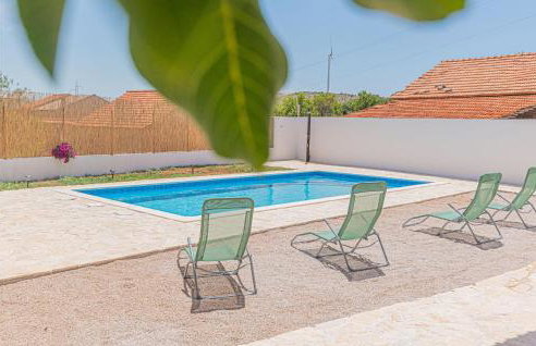 2 Bedroom Lovely Apartment In Danilo - Photo 6