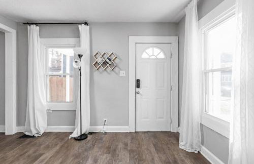 Charming Getaway - Deck & Patio - Walkable Area - Family Friendly - Foto 8